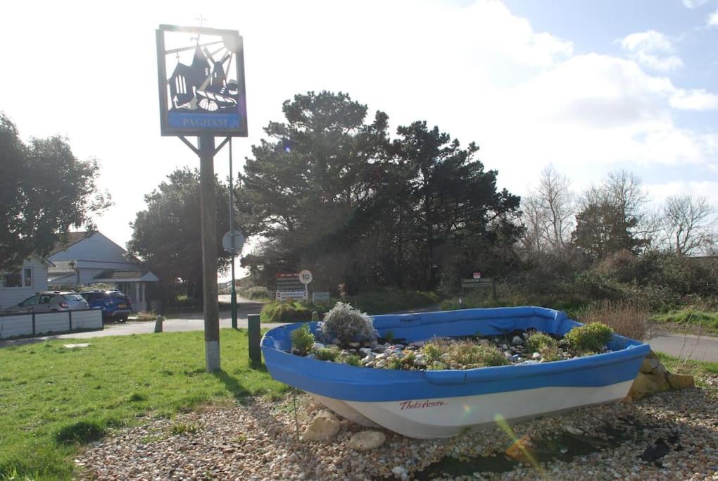 Wow I'M Living On The Beach. Luxury 4 Bed Sleeps 8 Pagham Exterior foto